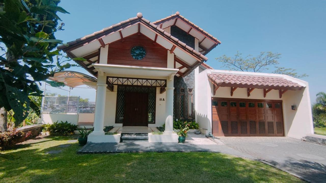 Kuca Dago Iv Rumah liburan *